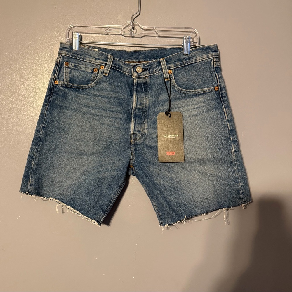 Classic vintage-inspired denim shorts from Levi's 💙